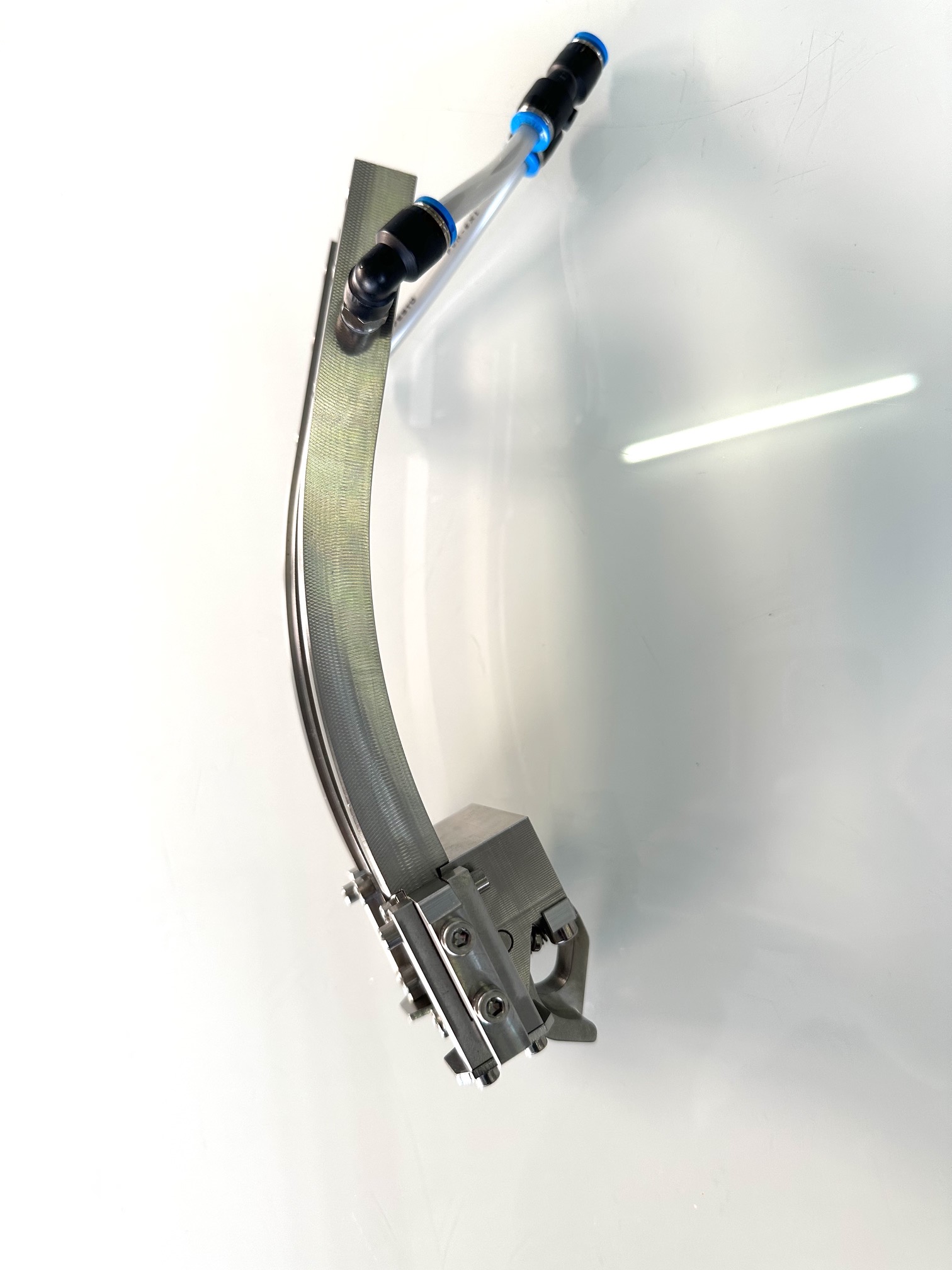 Cap applicator with air support for max. 72.000 bph