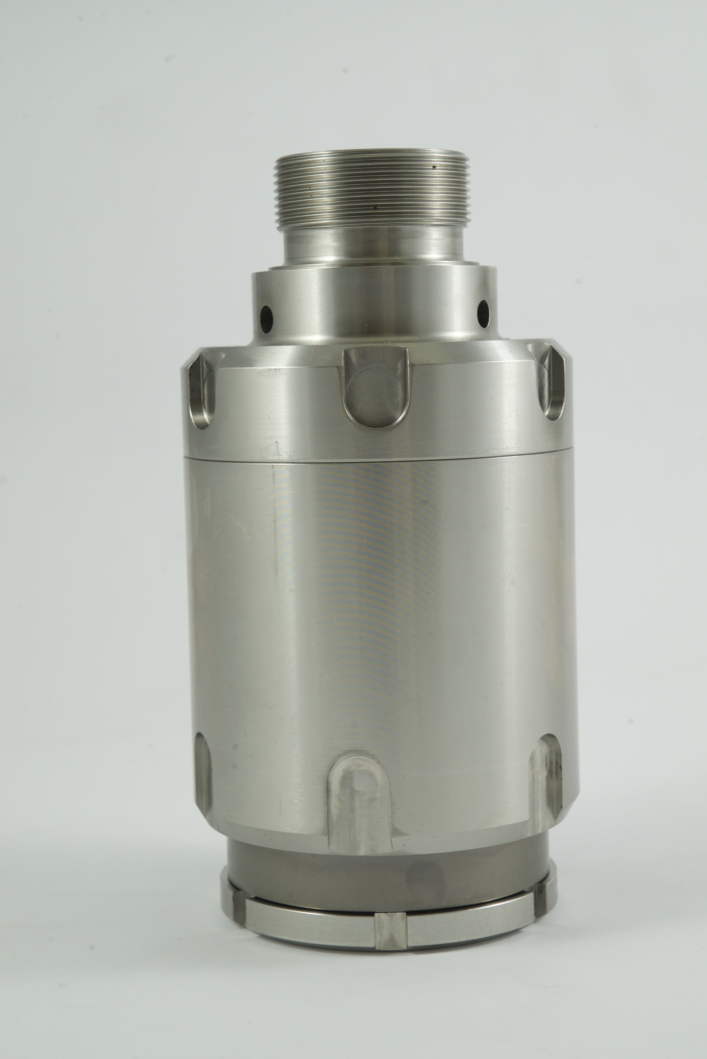 Closing head with compensation spring