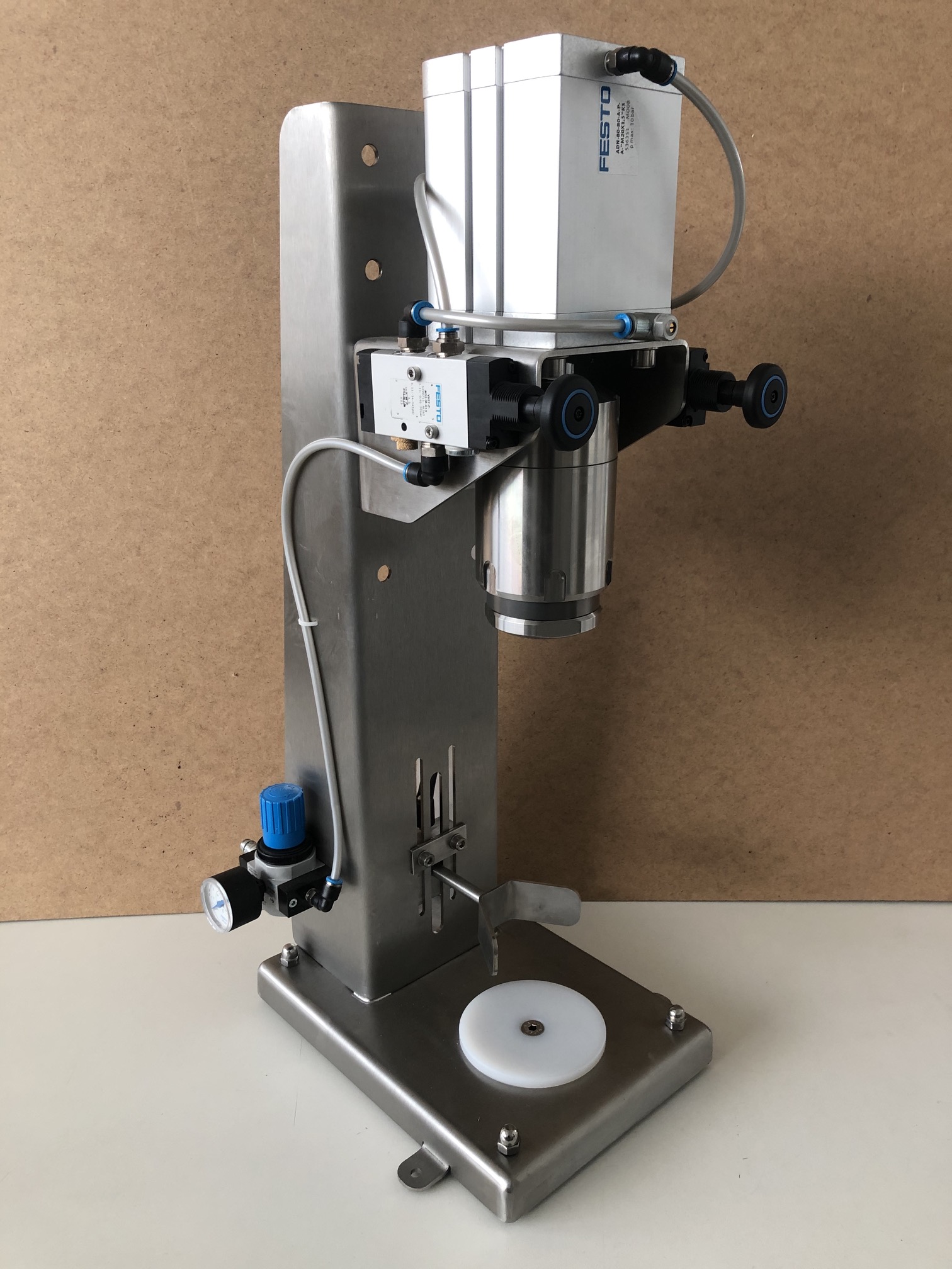 Pneumatic Ringpull capper