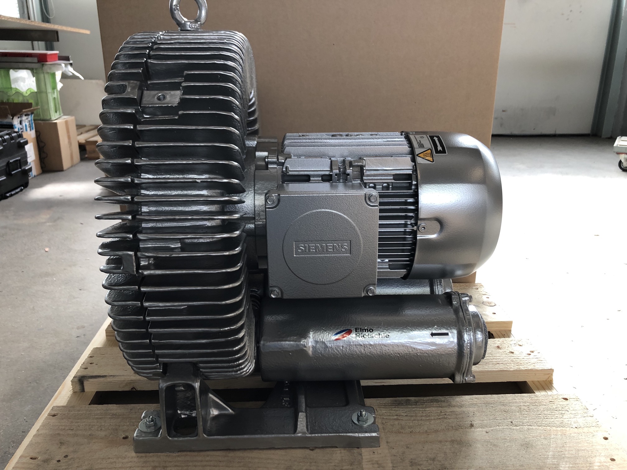 Pneumatic elevator air pump