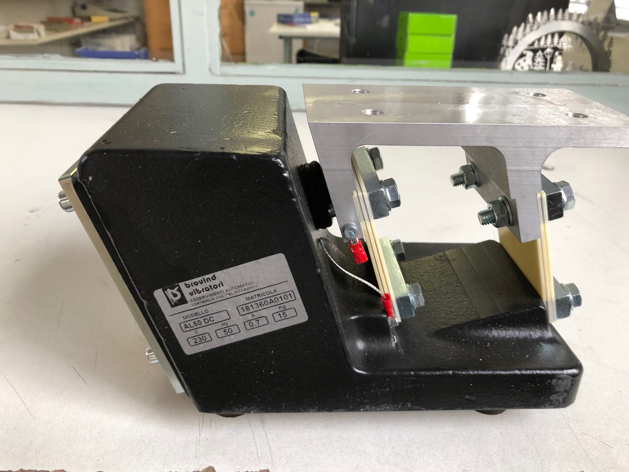 Linear vibrator complete without plate